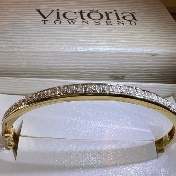Genuine Diamond & Gold Plated Bangle Bracelet - Picture 5 of 5